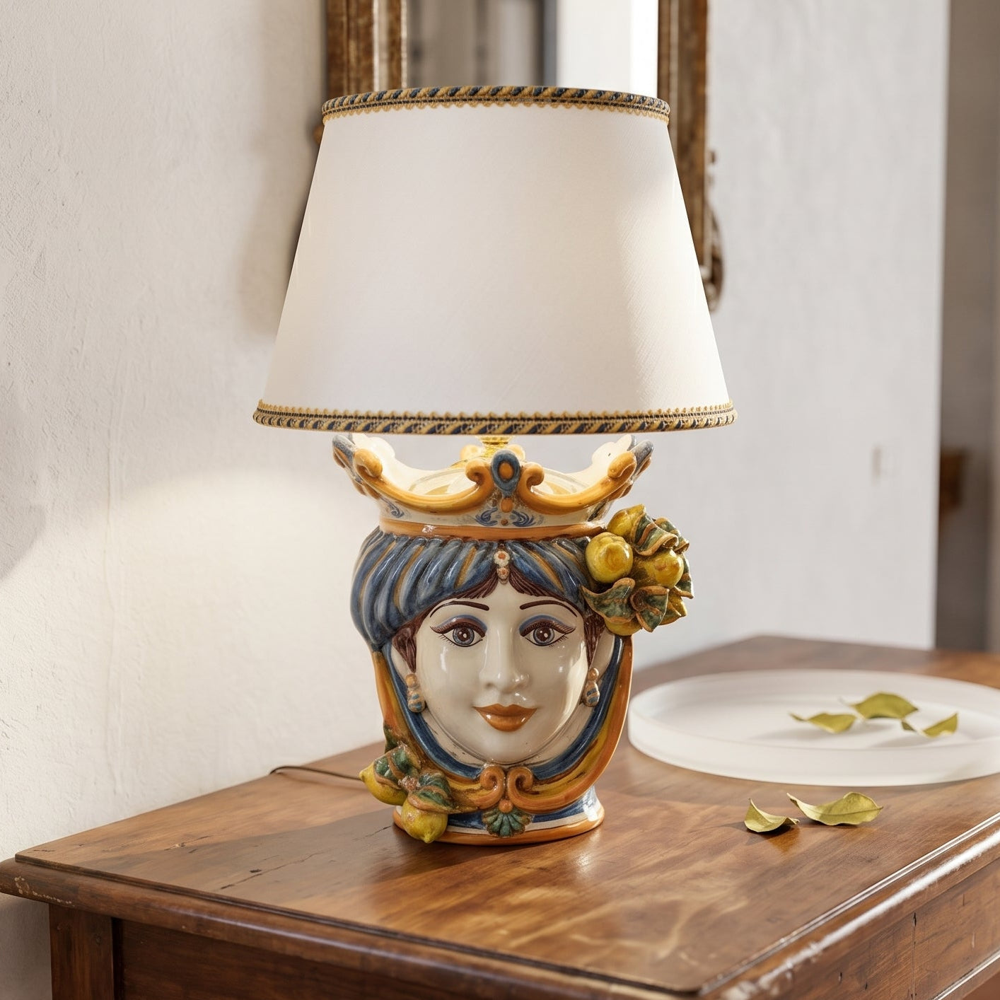 Lume a Testa con Limoni h 55 cm (ceramica h 25 cm, Paralume in Tessuto Ø 35 cm) — Femmina, Blu e Arancio