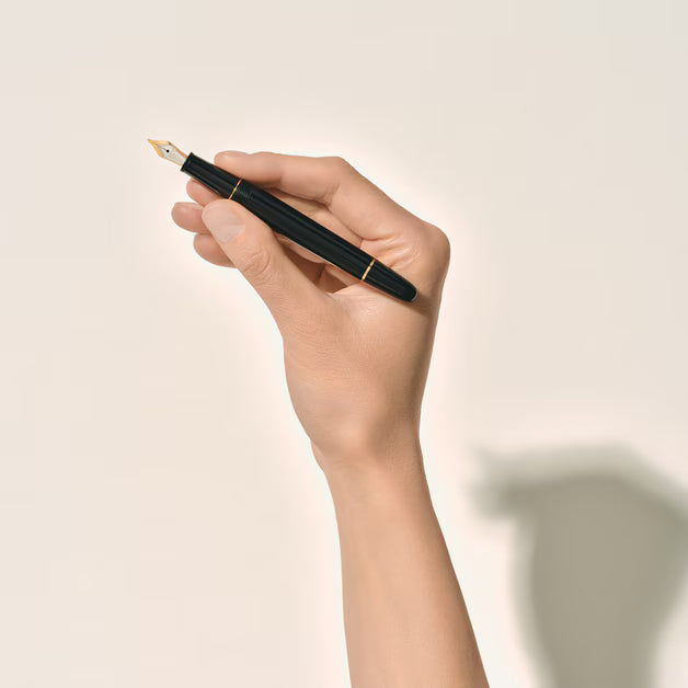 Montblanc Meisterstück Gold-Coated Classique Fountain Pen M-Nib 132464