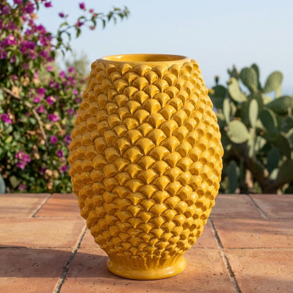Vaso pigna panciuto senape artigianale in ceramica di Caltagirone modellata a mano Ceramiche di Caltagirone Sofia