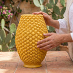 Vaso pigna panciuto senape artigianale in ceramica di Caltagirone modellata a mano Ceramiche di Caltagirone Sofia