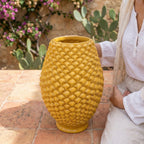 Vaso pigna panciuto senape artigianale in ceramica di Caltagirone modellata a mano Ceramiche di Caltagirone Sofia