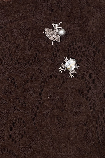 No-Nà Lace Dress - Elegance and Unique Style with Brooches