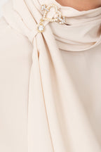 Blusa con accessorio No-nà per look elegante e alla moda