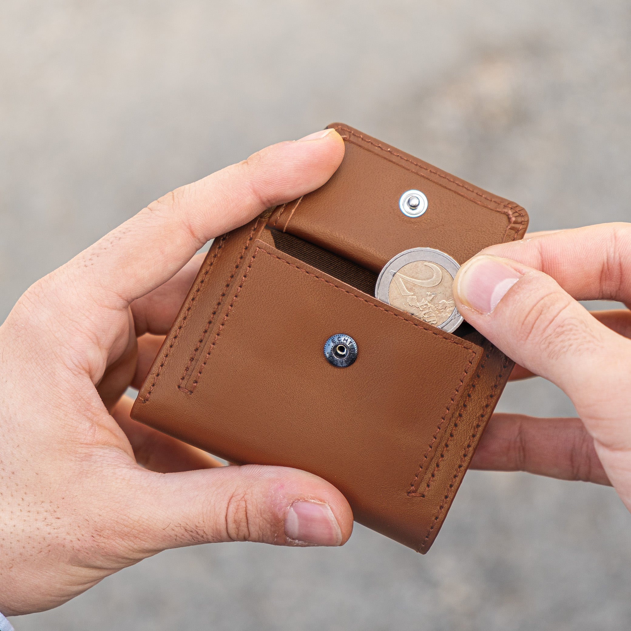 KLIK Classic with XL Coin Pocket Mirum Cognac