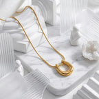 Collana a ferro di cavallo