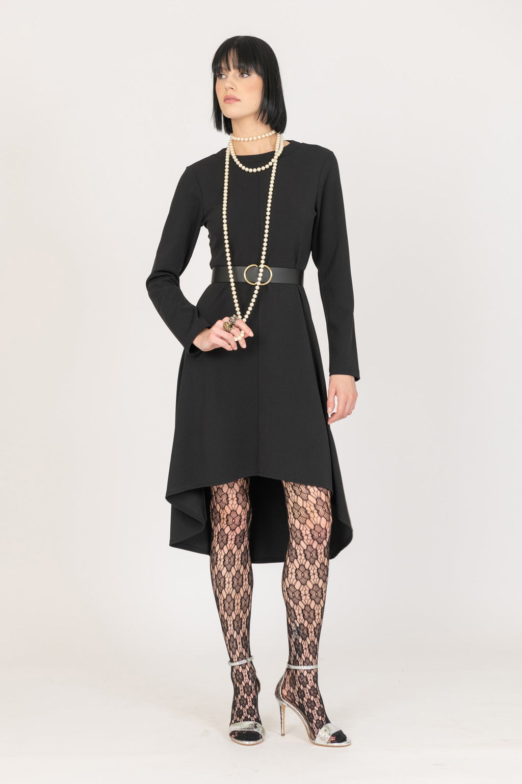 Elegant and versatile No-nà dress with belt for any occasion