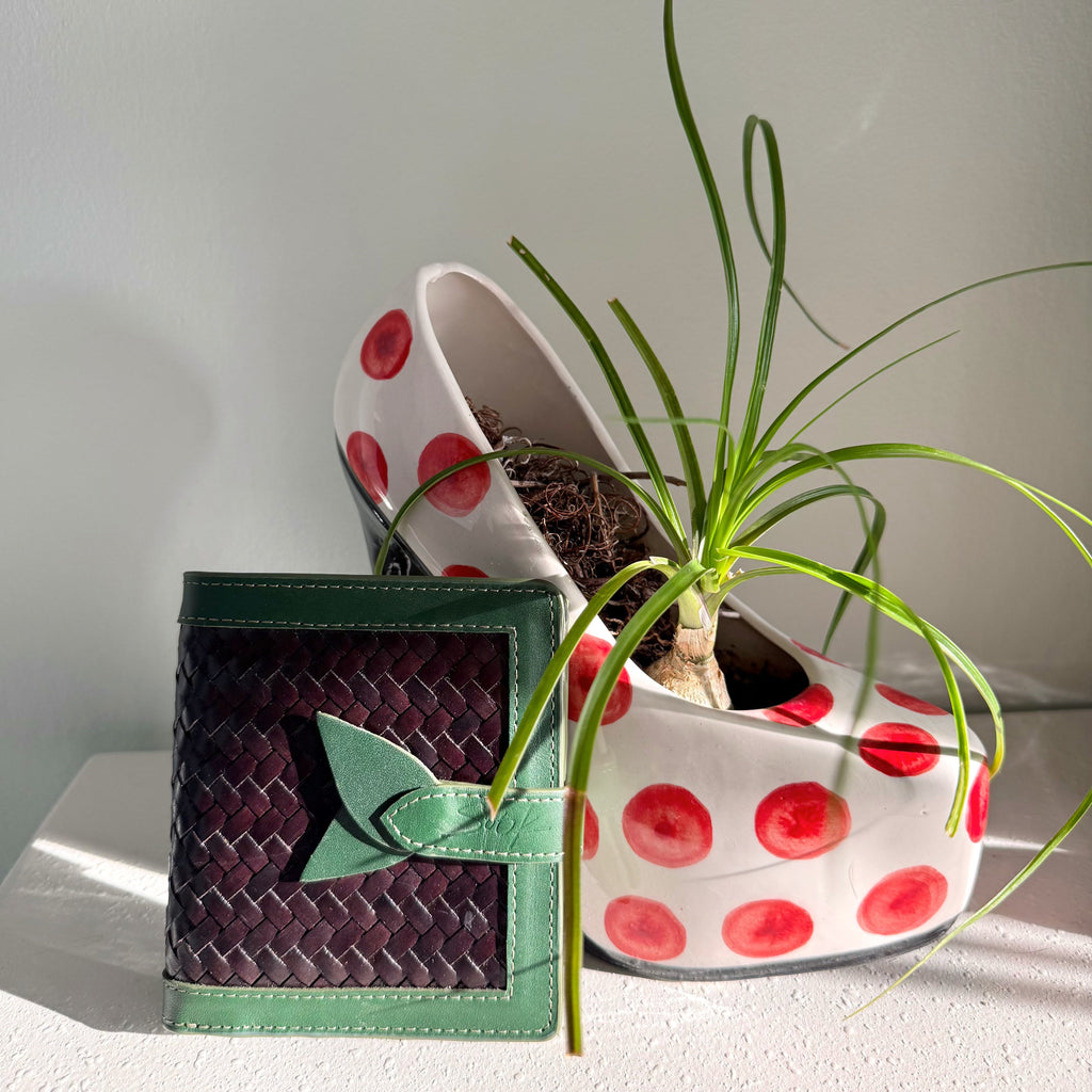 Lumi - Portafoglio corto in pelle intrecciata Verde e Caffè Scuro