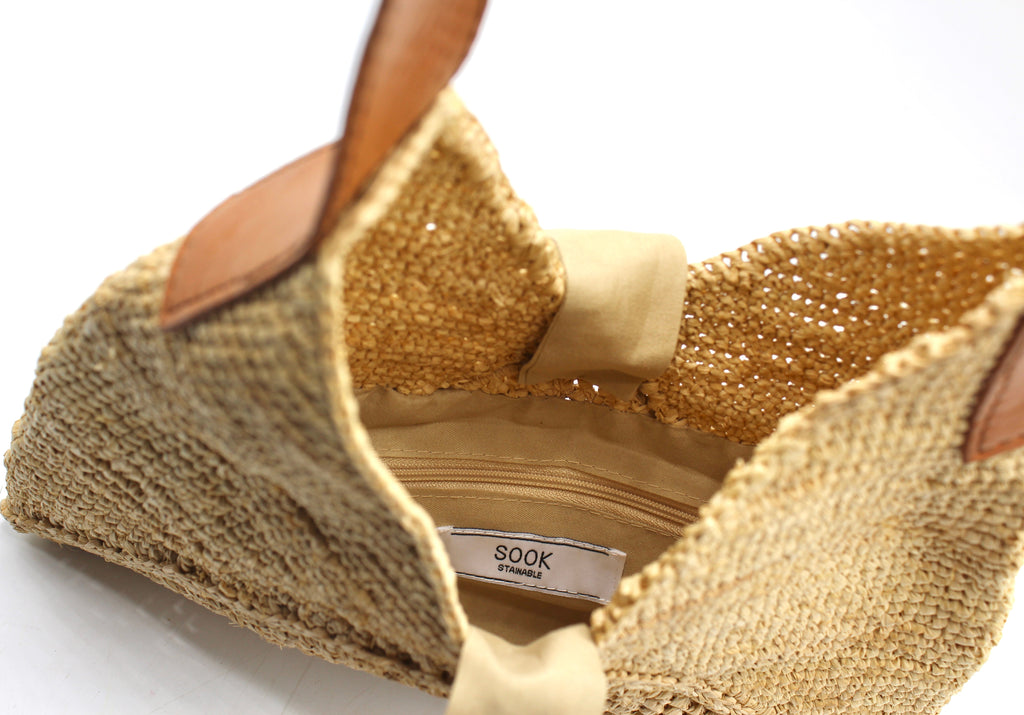 Vanda - Handmade Natural Raffia V-cut Shoulder Bag M