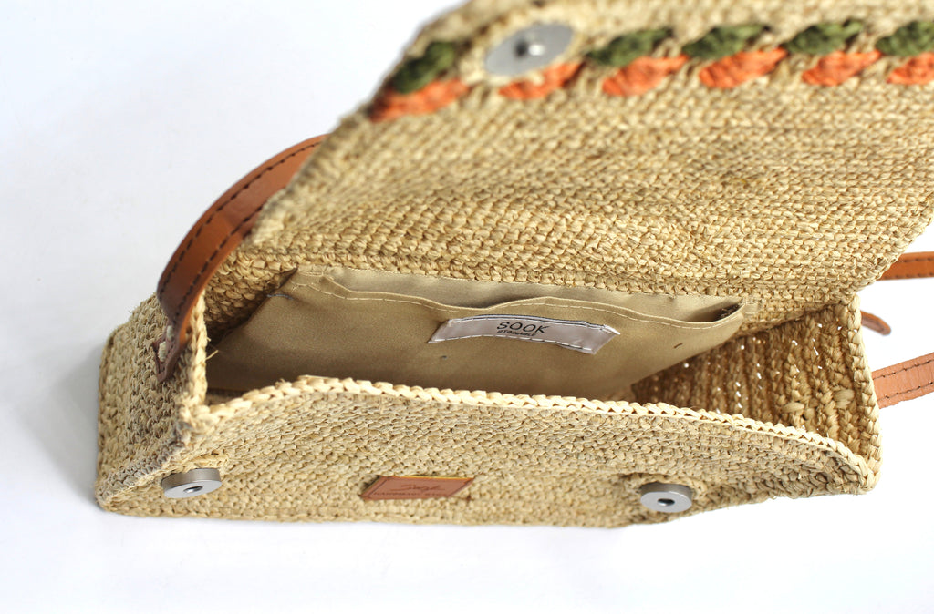 Zera - Borsa Messenger Fatta a Mano in Raffia Naturale Verde Pastello e Ambra
