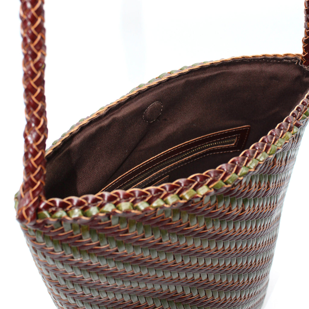 Esmée - Borsa a secchiello a tracolla tessuta a mano Caffè e Verde