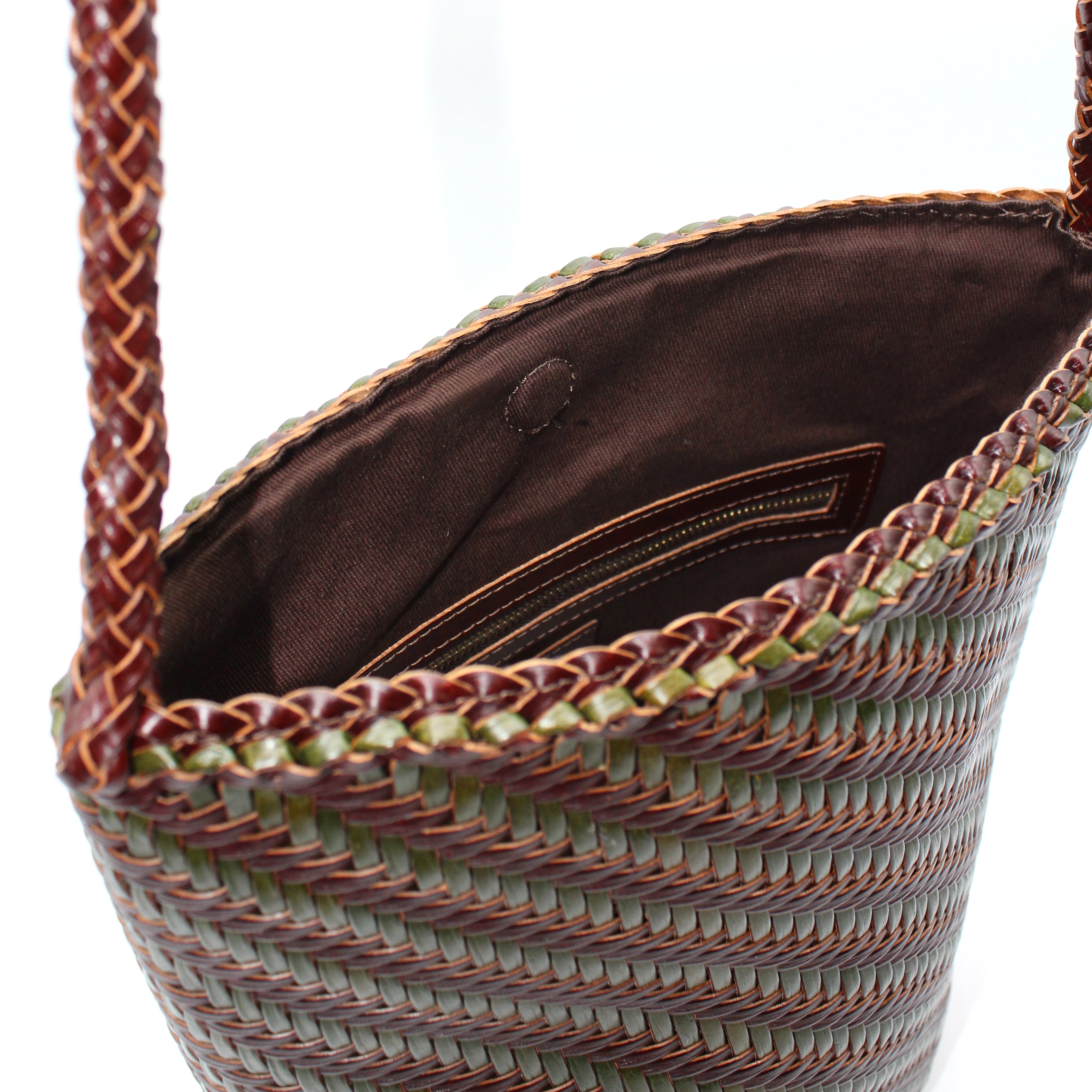 Esmée - Borsa a secchiello a tracolla tessuta a mano Caffè e Verde