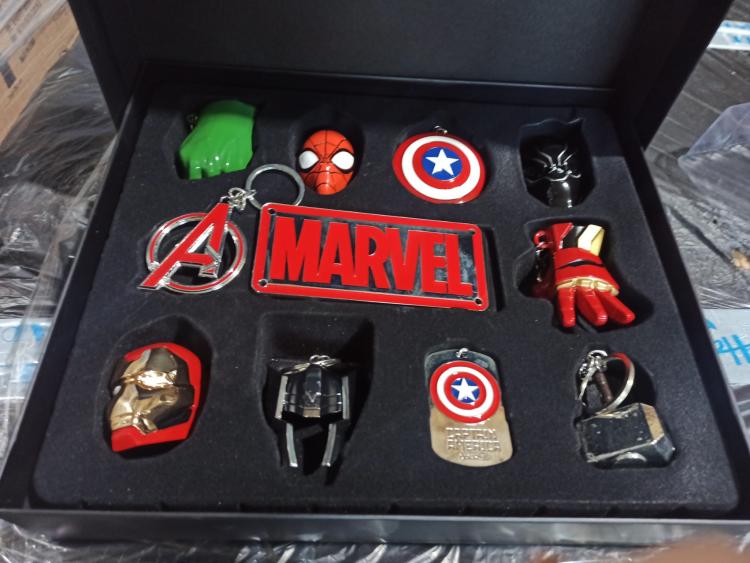 Marvel Gift Box 11 Metal Keychains Avengers Spiderman Hulk America.