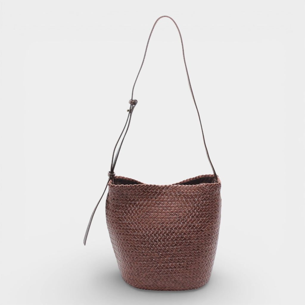 Borsa a tracolla con secchiello in pelle intrecciata a mano