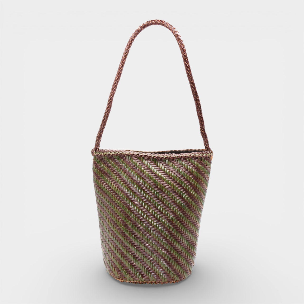 Esmée - Borsa a secchiello a tracolla tessuta a mano Caffè e Verde