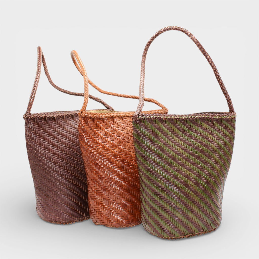 Esmée - Borsa a secchiello a tracolla tessuta a mano Caffè e Verde