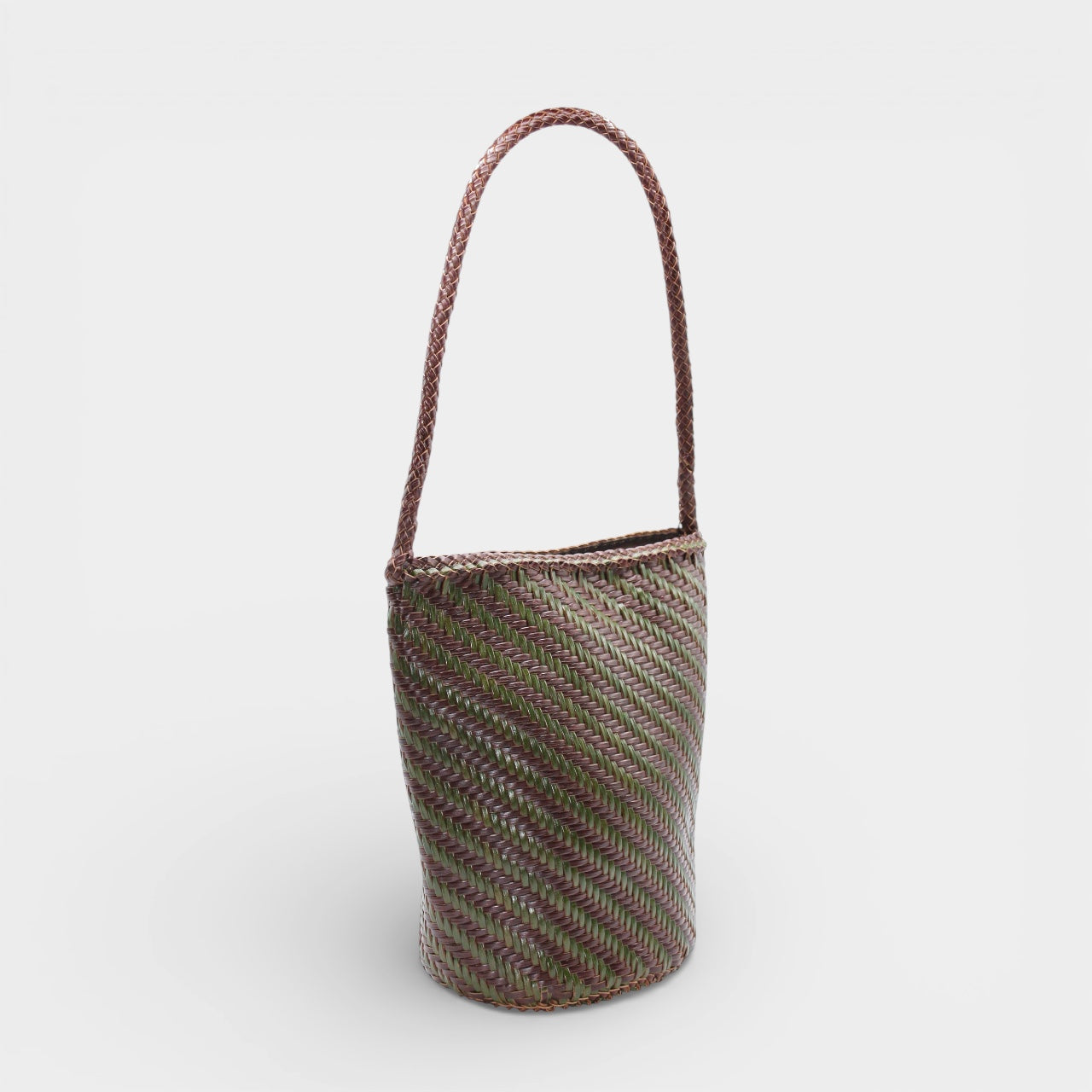 Esmée - Borsa a secchiello a tracolla tessuta a mano Caffè e Verde