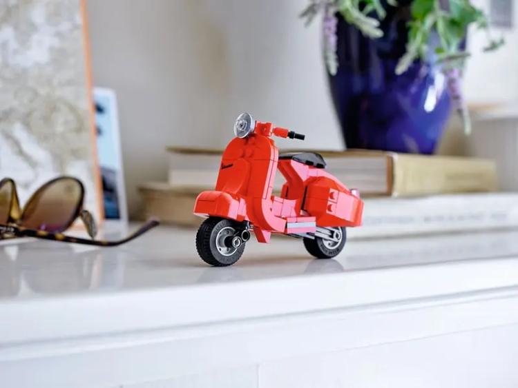 Lego - Creator - Set 40517 (Vespa) Mini Scooter Building Figures 118 pcs 9+