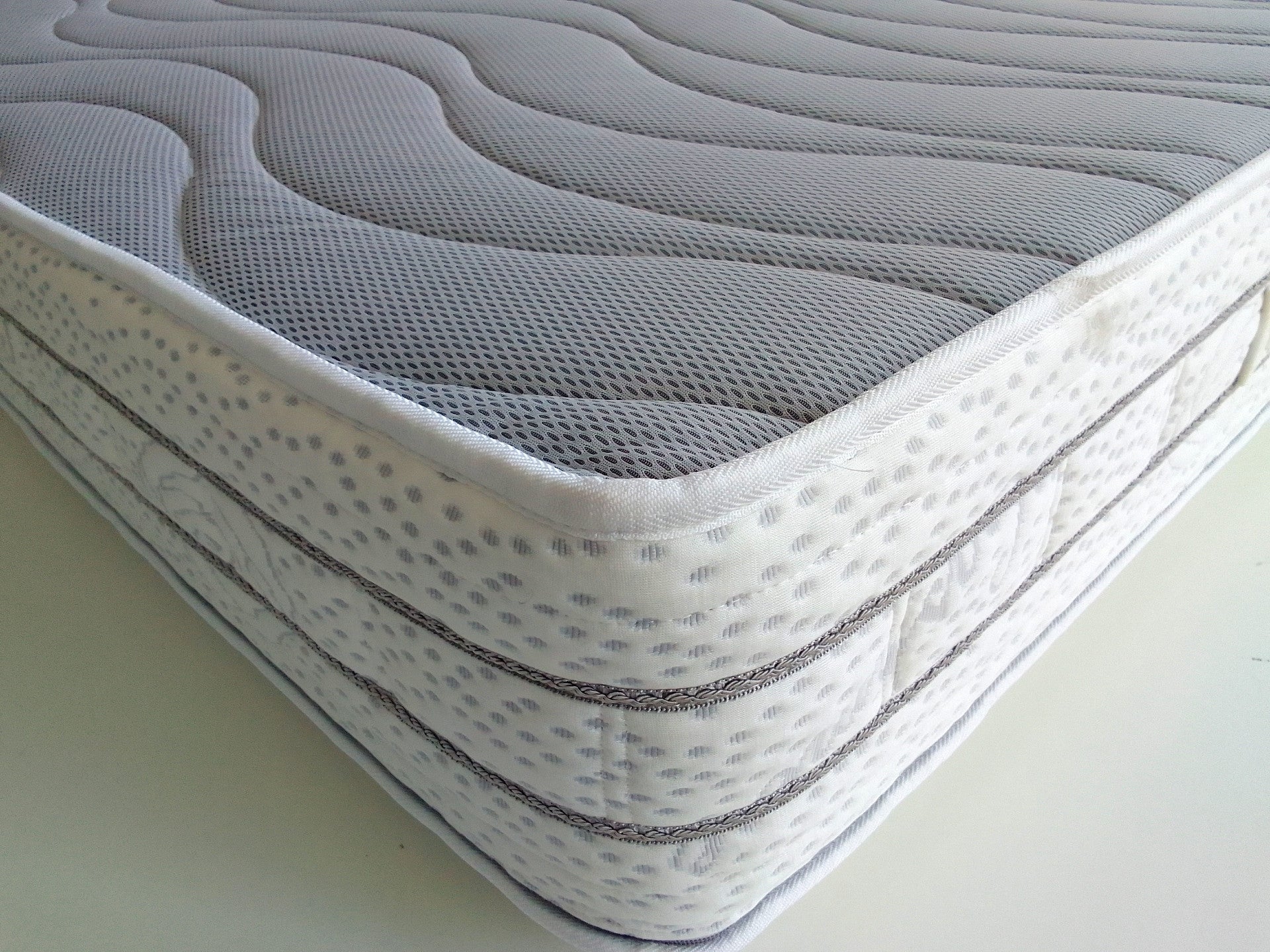 Semi-Rigid Pocket Sprung and Memory Foam Mattress H28 cm Summer and Winter Sides - SATURNO
