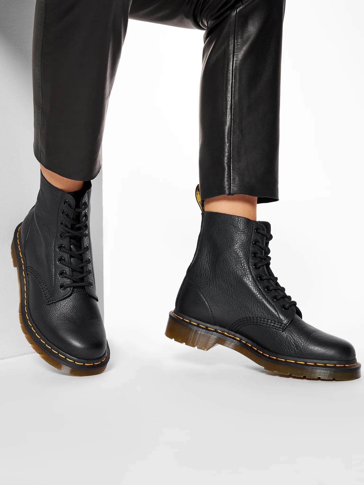 DR. MARTENS Women's Black 1460 Pascal Virginia Ankle Boots