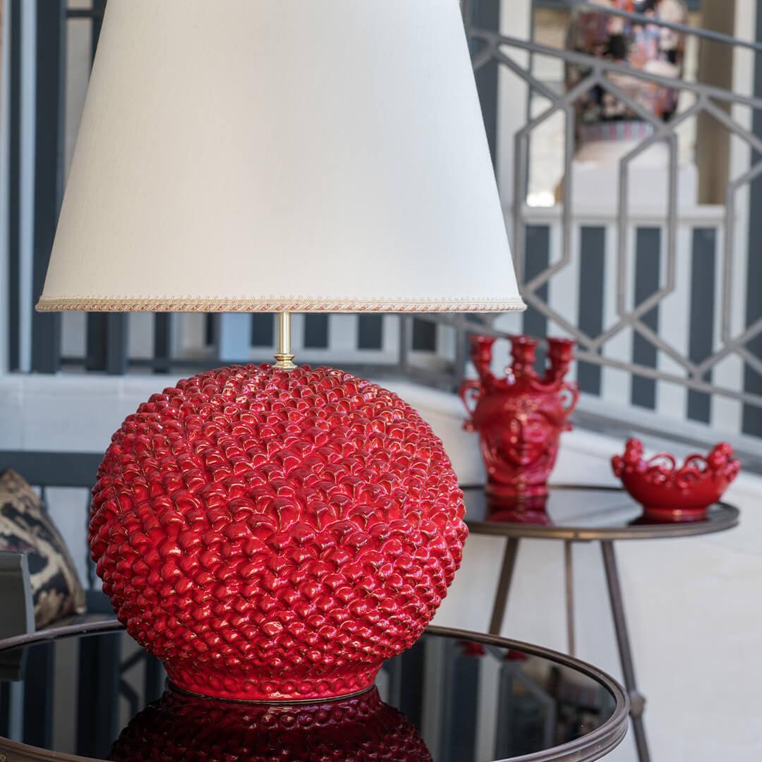 Lume palla a pigna in ceramica decoro Rosso Fuoco Ceramiche di Caltagirone Sofia