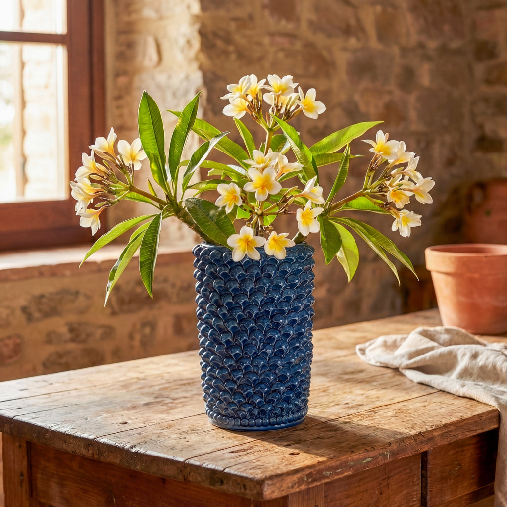 Vaso cilindro pigna di Caltagirone modellata a mano altezza 25 cm in blu intenso Ceramiche di Caltagirone Sofia
