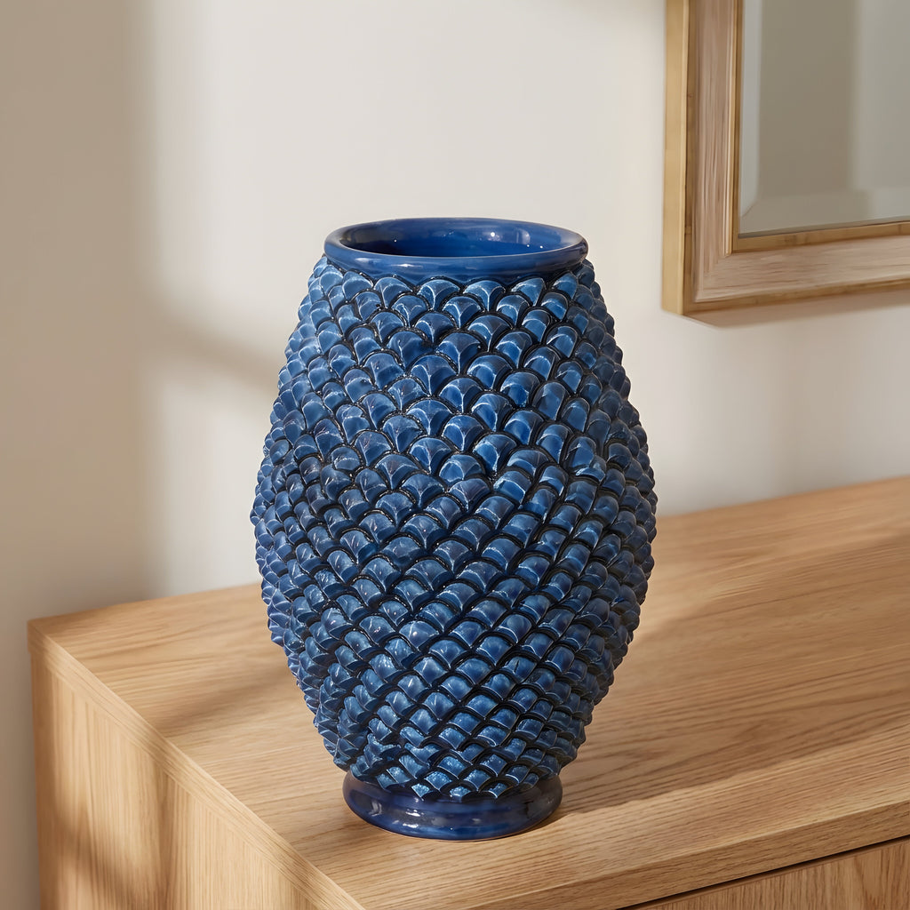 Vaso pigna di Caltagirone modellata a mano altezza 25 cm in blu intenso Ceramiche di Caltagirone Sofia