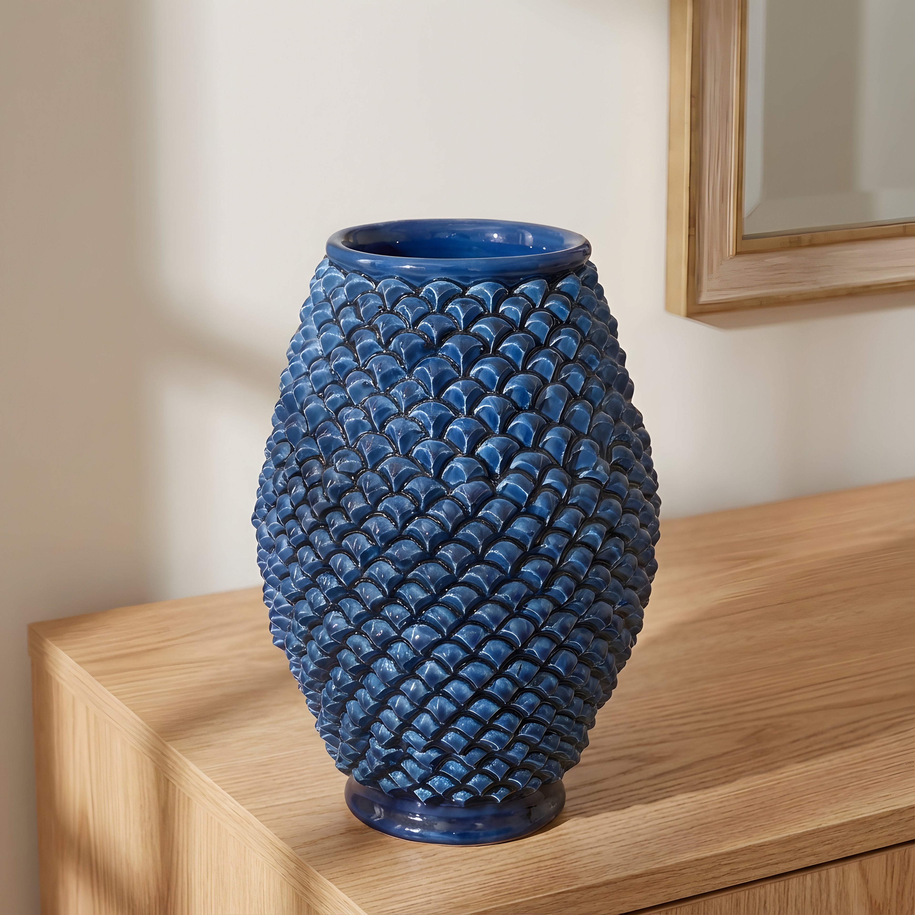 Vaso pigna di Caltagirone modellata a mano altezza 25 cm in blu intenso Ceramiche di Caltagirone Sofia